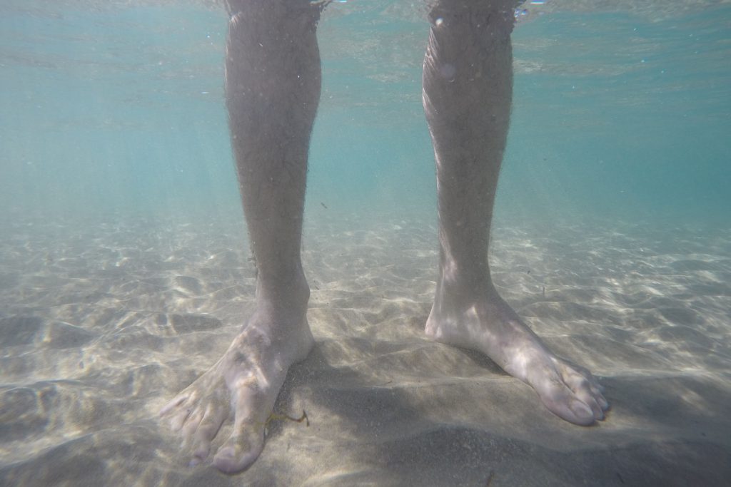 Fötter under vattnet